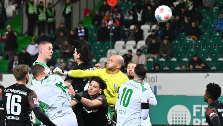 06 02 2026 Soccer Season 2025 2026 2 Soccer Bundesliga 21 Matchday SpVgg Greuther Fürth SGF Kleeblatt 1 FC Magdeburg FCM Sportfoto Zink xwoxzix DFL regulations prohibit any use of photographs as image sequences and or quasi video only for editorial use Brynjar Ingi Bjarnason 25, SpVgg Greuther Fürth scored goal Goal shot for 1 0 against Dominik Reimann 1, 1 FC Magdeburg FCM