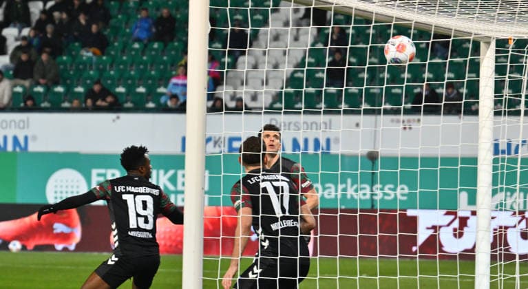 06 02 2026 Soccer Season 2025 2026 2 Soccer Bundesliga 21 Matchday SpVgg Greuther Fürth SGF Kleeblatt 1 FC Magdeburg FCM Sportfoto Zink xwoxzix DFL regulations prohibit any use of photographs as image sequences and or quasi video only for editorial use Lubambo Musonda 19, 1 FC Magdeburg FCM Alexander Nollenberger 17, 1 FC Magdeburg FCM bei Treffer Tor Torschuß zum 1 0 durch Brynjar Ingi Bjarnason 25, SpVgg Greuther Fürth , not in picture