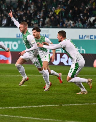 06 02 2026 Fußball Saison 2025 2026 2 Fußball Bundesliga 21 Spieltag SpVgg Greuther Fürth SGF Kleeblatt 1 FC Magdeburg FCM Sportfoto Zink xwoxzix DFL regulations prohibit any use of photographs as image sequences and or quasi video only for editorial use Torjubel Jubel nach Treffer Torschuß zum 1 0 durch Brynjar Ingi Bjarnason 25, SpVgg Greuther Fürth Brynjar Ingi Bjarnason 25, SpVgg Greuther Fürth Reno Münz Muenz 5, SpVgg Greuther Fürth Jan Elvedi 15, SpVgg Greuther Fürth