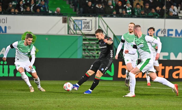 06 02 2026 Soccer Season 2025 2026 2 Soccer Bundesliga 21 Matchday SpVgg Greuther Fürth SGF Kleeblatt 1 FC Magdeburg FCM Sportfoto Zink MeZi xmexzix DFL regulations prohibit any use of photographs as image sequences and or quasi video only for editorial use Mateusz Zukowski 22, 1 FC Magdeburg FCM erzielt Treffer Tor Torschuß zum 1 2 gegen Jan Elvedi 15, SpVgg Greuther Fürth Brynjar Ingi Bjarnason 25, SpVgg Greuther Fürth
