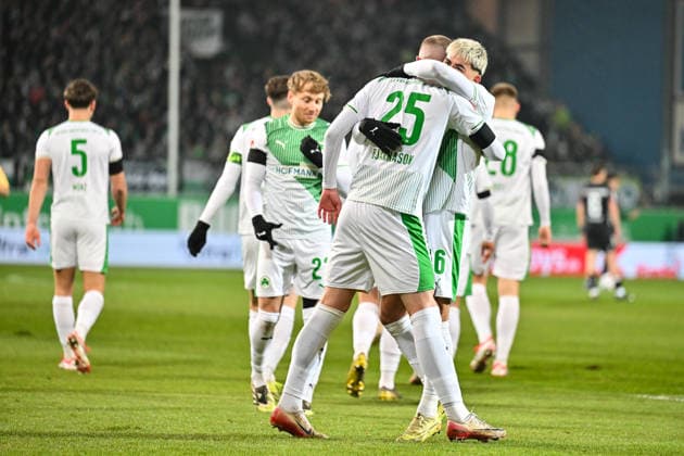 2 Bundesliga SpVgg Greuther Fürth 1 FC Magdeburg 06 02 2026 FUERTH, GERMANY 06 FEBRUARY Fürth cheers after Brynjar Ingo BJARNASON SpVgg Greuther Fürth 25 Goal Goal scorer Happy during the match between SpVgg Greuther Fürth and 1 FC Magdeburg on matchday 21 of the 2 Bundesliga at Sportpark Ronhof Thomas Sommer Copyright: xBEAUTIFULxSPORTS Goldbergx