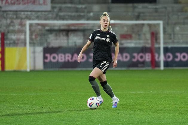 Google Pixel Womens Bundesliga SC Freiburg vs FC Bayern Munich, 06 02 2026 Giulia Gwinn FC Bayern Munich, 7 with the ball Google Pixel Womens Bundesliga SC Freiburg vs FC Bayern Munich, Dreisamstadion, 06 02 2026 DFB DFL REGULATIONS PROHIBIT ANY USE OF PHOTOGRAPHS AS IMAGE SEQUENCES AND OR QUASI VIDEO Copyright: xBEAUTIFULxSPORTS Boscox