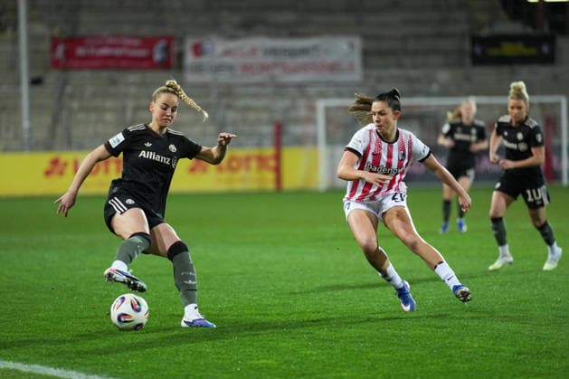 Google Pixel Womens Bundesliga SC Freiburg vs FC Bayern Munich, 06 02 2026 duel between Giulia Gwinn FC Bayern Munich, 7 and Leela Egli SC Freiburg, 20 Google Pixel Womens Bundesliga SC Freiburg vs FC Bayern Munich, Dreisamstadion, 06 02 2026 DFB DFL REGULATIONS PROHIBIT ANY USE OF PHOTOGRAPHS AS IMAGE SEQUENCES AND OR QUASI VIDEO Copyright: xBEAUTIFULxSPORTS Boscox