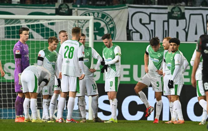 06 02 2026 Soccer Season 2025 2026 2 Soccer Bundesliga 21 Matchday SpVgg Greuther Fürth SGF Kleeblatt 1 FC Magdeburg FCM Sportfoto Zink xwoxzix DFL regulations prohibit any use of photographs as image sequences and or quasi video only for editorial use Mannschaft Team Fürth disappointed disappointment