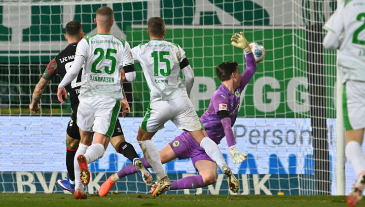 06 02 2026 Soccer Season 2025 2026 2 Soccer Bundesliga 21 Matchday SpVgg Greuther Fürth SGF Kleeblatt 1 FC Magdeburg FCM Sportfoto Zink xwoxzix DFL regulations prohibit any use of photographs as image sequences and or quasi video only for editorial use Mateusz Zukowski 22, 1 FC Magdeburg FCM erzielt Treffer Tor Torschuß zum 1 4 gegen Timo Schlieck 21, SpVgg Greuther Fürth Jan Elvedi 15, SpVgg Greuther Fürth