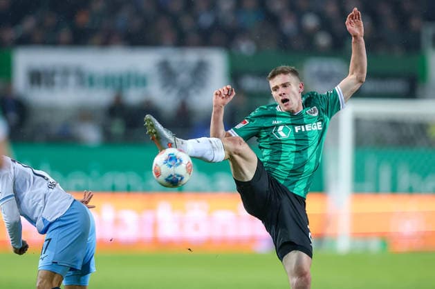 06 02 2025, Football, Preußen Münster VfL Bochum, 2 Fußball Bundesliga, Preußenstadion, 21 Spieltag, Saison 2025 2026 Jano ter Horst Preussen Muenster 27 verrenkt sich um den Ball zu Spielen DFB regulations prohibit any use of photographs as image sequences and or quasi video Nordrhein Westfalen Germany