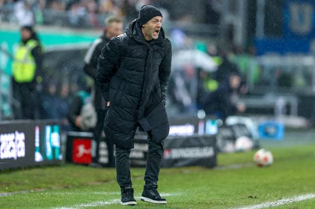 06 02 2025, Football, Preußen Münster VfL Bochum, 2 Fußball Bundesliga, Preußenstadion, 21 Spieltag, Saison 2025 2026 Head coach Alexander Ende Preussen Muenster hc gesticulating on the sidelines DFB regulations prohibit any use of photographs as image sequences and or quasi video Nordrhein Westfalen Germany