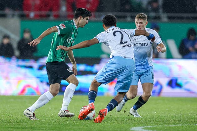 06 02 2025, Fußball, Preußen Münster VfL Bochum, 2 Fußball Bundesliga, Preußenstadion, 21 Spieltag, Saison 2025 2026 xp07 im Zweikampf gegen Francis Onyeka VfL Bochum 21 Callum Marshall VfL Bochum 16 DFB regulations prohibit any use of photographs as image sequences and or quasi video Nordrhein Westfalen Germany
