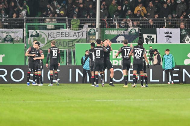 2 Bundesliga SpVgg Greuther Fürth 1 FC Magdeburg 06 02 2026 FUERTH, GERMANY 06 FEBRUARY Magdeburg cheer after Mateusz ZUKOWSKI 1 FC Magdeburg 22 Goal Goal scorer Happy during the match between SpVgg Greuther Fürth and 1 FC Magdeburg on matchday 21 of the 2 Bundesliga at Sportpark Ronhof Thomas Sommer Copyright: xBEAUTIFULxSPORTS Goldbergx