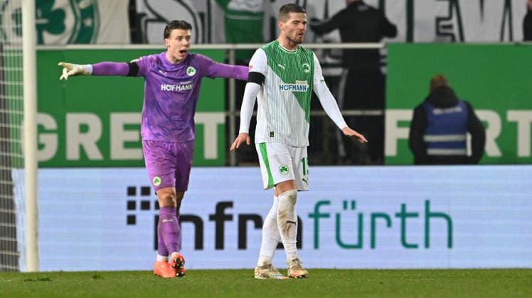 06 02 2026 Soccer Season 2025 2026 2 Soccer Bundesliga 21 Matchday SpVgg Greuther Fürth SGF Kleeblatt 1 FC Magdeburg FCM Sportfoto Zink xwoxzix DFL regulations prohibit any use of photographs as image sequences and or quasi video only for editorial use Timo Schlieck 21, SpVgg Greuther Fürth Jan Elvedi 15, SpVgg Greuther Fürth disappointed disappointment