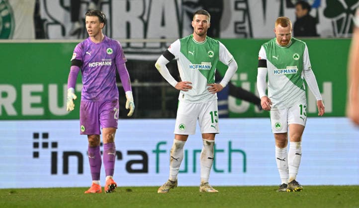06 02 2026 Soccer Season 2025 2026 2 Soccer Bundesliga 21 Matchday SpVgg Greuther Fürth SGF Kleeblatt 1 FC Magdeburg FCM Sportfoto Zink xwoxzix DFL regulations prohibit any use of photographs as image sequences and or quasi video only for editorial use Timo Schlieck 21, SpVgg Greuther Fürth Jan Elvedi 15, SpVgg Greuther Fürth Paul Will 13, SpVgg Greuther Fürth disappointed disappointment