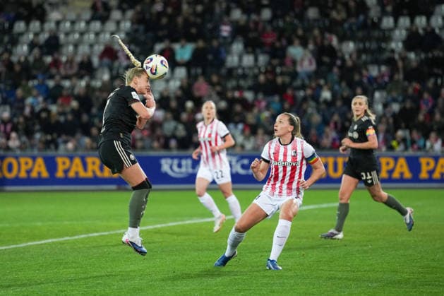 Google Pixel Womens Bundesliga SC Freiburg vs FC Bayern Munich, 06 02 2026 Giulia Gwinn FC Bayern Munich, 7 with a header Google Pixel Womens Bundesliga SC Freiburg vs FC Bayern Munich, Dreisamstadion, 06 02 2026 DFB DFL REGULATIONS PROHIBIT ANY USE OF PHOTOGRAPHS AS IMAGE SEQUENCES AND OR QUASI VIDEO Copyright: xBEAUTIFULxSPORTS Boscox