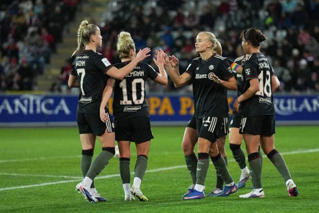 Google Pixel Womens Bundesliga SC Freiburg vs FC Bayern Munich, 06 02 2026 Goal celebration for 0 1 by Pernille Harder FC Bayern Munich, 21 Google Pixel Womens Bundesliga SC Freiburg vs FC Bayern Munich, Dreisamstadion, 06 02 2026 DFB DFL REGULATIONS PROHIBIT ANY USE OF PHOTOGRAPHS AS IMAGE SEQUENCES AND OR QUASI VIDEO Copyright: xBEAUTIFULxSPORTS Boscox