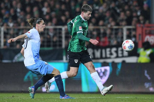 Soccer 2 Bundesliga 21 Matchday SC Preußen Münster VfL Bochum on 06 02 2026 at LVM Preußenstadion in Münster Goal kick to 1 0 by Imad Rondic Münster , right Noah Loosli Bochum , left DFL regulations prohibit any use of photographs as image sequences and or quasi video xRx