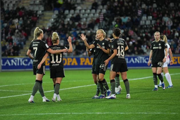 Google Pixel Womens Bundesliga SC Freiburg vs FC Bayern Munich, 06 02 2026 Goal celebration for 0 1 by Pernille Harder FC Bayern Munich, 21 Google Pixel Womens Bundesliga SC Freiburg vs FC Bayern Munich, Dreisamstadion, 06 02 2026 DFB DFL REGULATIONS PROHIBIT ANY USE OF PHOTOGRAPHS AS IMAGE SEQUENCES AND OR QUASI VIDEO Copyright: xBEAUTIFULxSPORTS Boscox