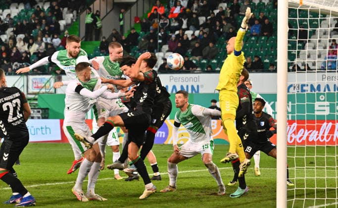 06 02 2026 Soccer Season 2025 2026 2 Soccer Bundesliga 21 Matchday SpVgg Greuther Fürth SGF Kleeblatt 1 FC Magdeburg FCM Sportfoto Zink xwoxzix DFL regulations prohibit any use of photographs as image sequences and or quasi video only for editorial use Treffer Tor Torschuß zum 2 5 durch Doni Edon Arifi 28, SpVgg Greuther Fürth evtl Brynjar Ingi Bjarnason 25, SpVgg Greuther Fürth Dominik Reimann 1, 1 FC Magdeburg FCM