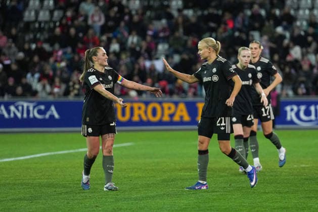 Google Pixel Womens Bundesliga SC Freiburg vs FC Bayern Munich, 06 02 2026 Goal celebration for 0 1 by Pernille Harder FC Bayern Munich, 21 Google Pixel Womens Bundesliga SC Freiburg vs FC Bayern Munich, Dreisamstadion, 06 02 2026 DFB DFL REGULATIONS PROHIBIT ANY USE OF PHOTOGRAPHS AS IMAGE SEQUENCES AND OR QUASI VIDEO Copyright: xBEAUTIFULxSPORTS Boscox