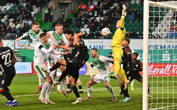 06 02 2026 Soccer Season 2025 2026 2 Soccer Bundesliga 21 Matchday SpVgg Greuther Fürth SGF Kleeblatt 1 FC Magdeburg FCM Sportfoto Zink xwoxzix DFL regulations prohibit any use of photographs as image sequences and or quasi video only for editorial use Treffer Tor Torschuß zum 2 5 durch Doni Edon Arifi 28, SpVgg Greuther Fürth evtl Brynjar Ingi Bjarnason 25, SpVgg Greuther Fürth Dominik Reimann 1, 1 FC Magdeburg FCM