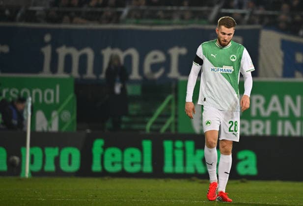 06 02 2026 Soccer Season 2025 2026 2 Soccer Bundesliga 21 Matchday SpVgg Greuther Fürth SGF Kleeblatt 1 FC Magdeburg FCM Sportfoto Zink MeZi xmexzix DFL regulations prohibit any use of photographs as image sequences and or quasi video only for editorial use Doni Edon Arifi 28, SpVgg Greuther Fürth disappointed disappointment
