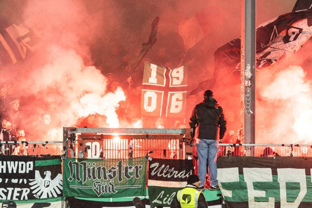 2 Fußball Bundesliga Preußen Münster VfL Bochum, 06 02 2026 Fan of Preußen Münster, pyrotechnics 2 Fußball Bundesliga Preußen Münster VfL Bochum, LVM Preußenstadion, Münster 06 02 2026 DFL regulations prohibit any use of photographs as image sequences and or quasi video Copyright: xBEAUTIFULxSPORTS Buriakovx