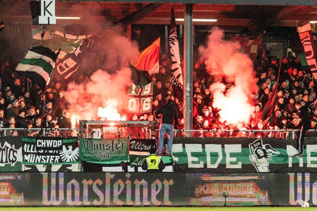2 Fußball Bundesliga Preußen Münster VfL Bochum, 06 02 2026 Fan of Preußen Münster, pyrotechnics 2 Fußball Bundesliga Preußen Münster VfL Bochum, LVM Preußenstadion, Münster 06 02 2026 DFL regulations prohibit any use of photographs as image sequences and or quasi video Copyright: xBEAUTIFULxSPORTS Buriakovx
