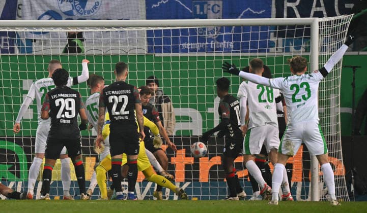 06 02 2026 Soccer Season 2025 2026 2 Soccer Bundesliga 21 Matchday SpVgg Greuther Fürth SGF Kleeblatt 1 FC Magdeburg FCM Sportfoto Zink MeZi xmexzix DFL regulations prohibit any use of photographs as image sequences and or quasi video only for editorial use Jan Elvedi 15, SpVgg Greuther Fürth erzielt Treffer Tor Torschuß zum 3 5