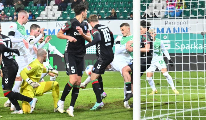 06 02 2026 Soccer Season 2025 2026 2 Soccer Bundesliga 21 Matchday SpVgg Greuther Fürth SGF Kleeblatt 1 FC Magdeburg FCM Sportfoto Zink xwoxzix DFL regulations prohibit any use of photographs as image sequences and or quasi video only for editorial use Philipp Ziereis 4, SpVgg Greuther Fürth erzielt Treffer Tor Torschuß zum 3 5