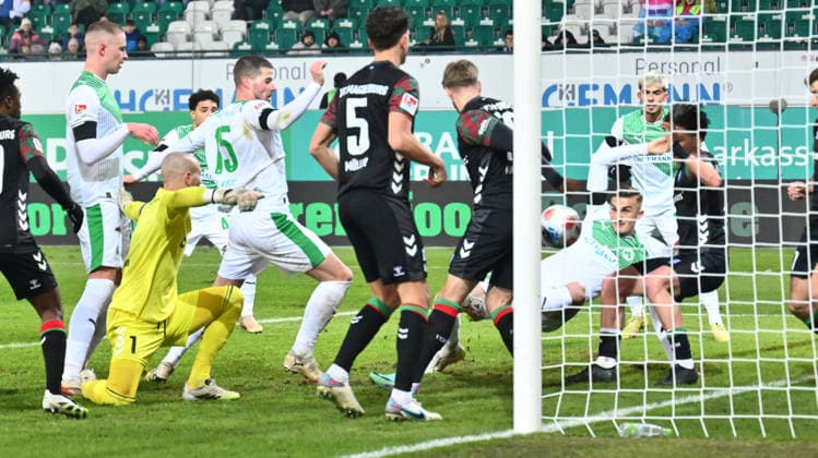 06 02 2026 Soccer Season 2025 2026 2 Soccer Bundesliga 21 Matchday SpVgg Greuther Fürth SGF Kleeblatt 1 FC Magdeburg FCM Sportfoto Zink xwoxzix DFL regulations prohibit any use of photographs as image sequences and or quasi video only for editorial use Philipp Ziereis 4, SpVgg Greuther Fürth erzielt Treffer Tor Torschuß zum 3 5