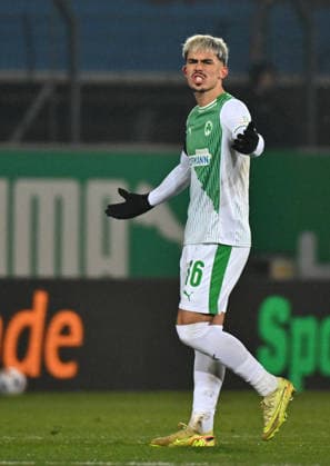 06 02 2026 Soccer Season 2025 2026 2 Soccer Bundesliga 21 Matchday SpVgg Greuther Fürth SGF Kleeblatt 1 FC Magdeburg FCM Sportfoto Zink MeZi xmexzix DFL regulations prohibit any use of photographs as image sequences and or quasi video only for editorial use Aaron Keller 16, SpVgg Greuther Fürth angry dissatisfied disappointed disappointment