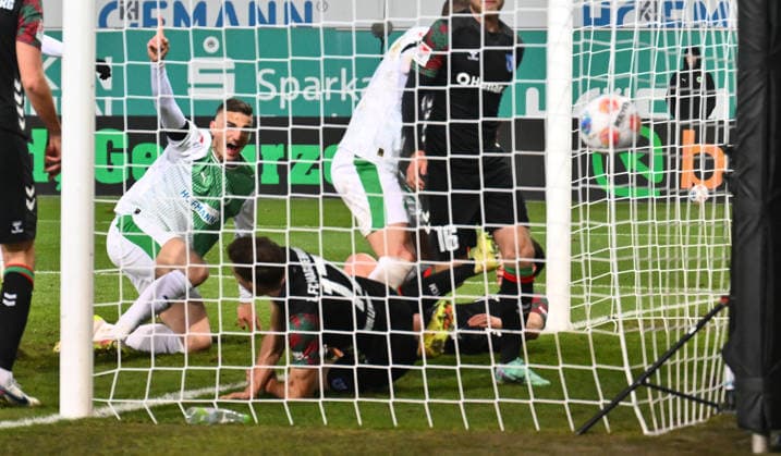 06 02 2026 Soccer Season 2025 2026 2 Soccer Bundesliga 21 Matchday SpVgg Greuther Fürth SGF Kleeblatt 1 FC Magdeburg FCM Sportfoto Zink xwoxzix DFL regulations prohibit any use of photographs as image sequences and or quasi video only for editorial use Philipp Ziereis 4, SpVgg Greuther Fürth Torjubel Jubel Freude nach Treffer Tor Torschuß zum 3 5