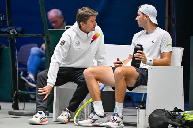 from left in the picture Michael Kohlmann, Coach Captain GER Jan Lennard Struff GER 06 02 2026 Tennis Davis Cup Qualifiers 2026 Germany vs. Peru , Castello, Duesseldorf, Copyright: xpepphotox xHorstxMauelshagenx pep00321, pep_20260206_hm