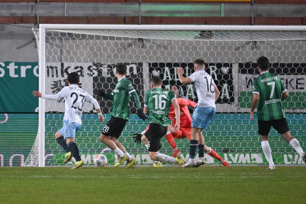 Koji Miyoshi VfL Bochum , li , scores the goal to 1 1 06 02 2026, Soccer 2 Bundesliga, Season 2025 2026, 21 Matchday, Preußen Münster VfL Bochum DFL regulations prohibit any use of photographs as image sequences and or quasi video Muenster Preussenstadion Nordrhein Westfalen Germany Team2