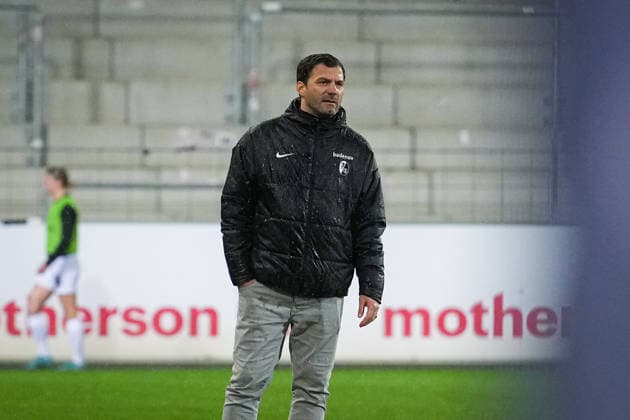 Soccer, Google Pixel Women Bundesliga, 17 Matchday, 2025 2026, SC Freiburg vs FC Bayern Munich, 06 02 2026, Dreisamstadion, Freiburg, Edmond Kapllani SC Freiburg,Women Coach Freiburg Dreisamstadion Baden Württemberg Germany Copyright: xFINLEYxMÖRCHx