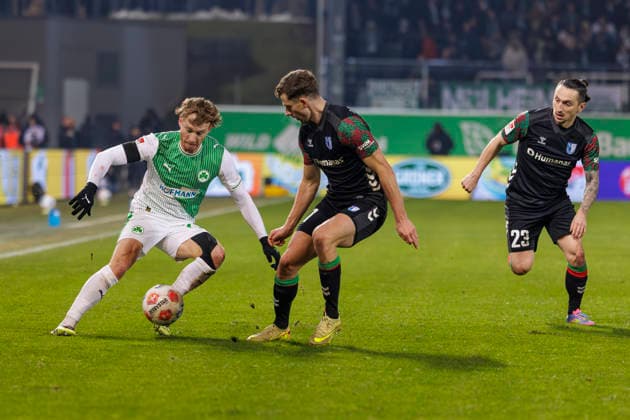 Fürth, Germany 06 February 2026 2 Liga 2025 2026 SpVgg Greuther Fürth vs 1 FC Magdeburg In the picture from left in duel Jannik Dehm SGF , Alexander Nollenberger FCM and Bars Atik FCM DFL regulations prohibit any use of photographs as image sequences and or quasi video Sportpark Ronhof Bayern Copyright: xFotostandx xSchäferx