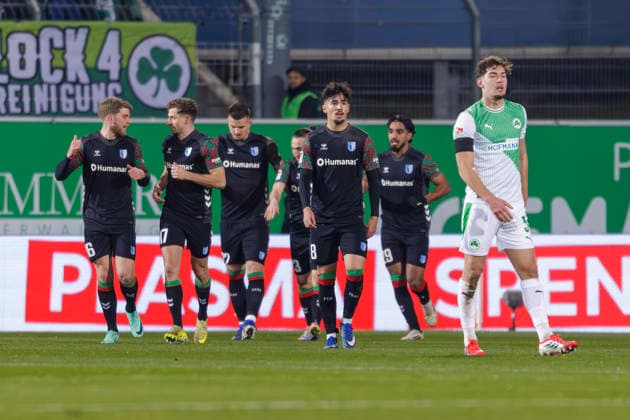 Fürth, Germany 06 February 2026 2 Liga 2025 2026 SpVgg Greuther Fürth vs 1 FC Magdeburg In the picture in the Traube Goalscorer Mateusz Zukowski FCM cheers with his teammates after his goal for 1 2, DFL regulations prohibit any use of photographs as image sequences and or quasi video Sportpark Ronhof Bayern Copyright: xFotostandx xSchäferx