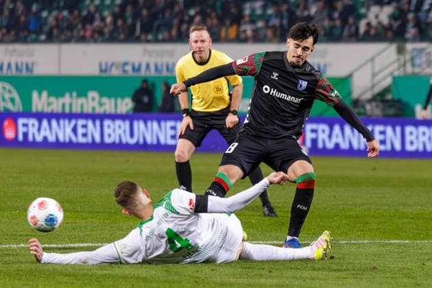 Fürth, Germany 06 February 2026 2 Liga 2025 2026 SpVgg Greuther Fürth vs 1 FC Magdeburg In picture from left in duel Philipp Ziereis SGF and Laurin Ulrich FCM DFL regulations prohibit any use of photographs as image sequences and or quasi video Sportpark Ronhof Bayern Copyright: xFotostandx xSchäferx