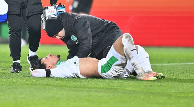 06 02 2026 Soccer Season 2025 2026 2 Soccer Bundesliga 21 Matchday SpVgg Greuther Fürth SGF Kleeblatt 1 FC Magdeburg FCM Sportfoto Zink xwoxzix DFL regulations prohibit any use of photographs as image sequences and or quasi video only for editorial use Sayfallah Ltaief 47, SpVgg Greuther Fürth ä battered on the ground Dr Sebastian Schmidt team doctor SpVgg Greuther Fürth