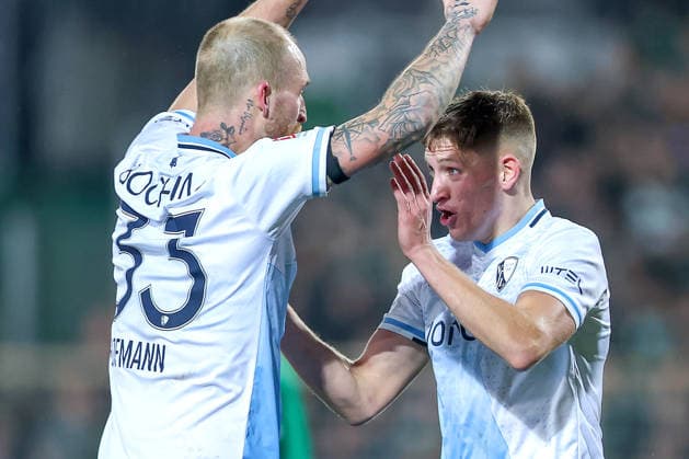 06 02 2025, Fußball, Preußen Münster VfL Bochum, 2 Fußball Bundesliga, Preußenstadion, 21 Spieltag, Saison 2025 2026 Torjubel nach dem Tor zum 1 1 durch Torschütze Koji Miyoshi VfL Bochum 23 im Bild Callum Marshall VfL Bochum 16 zusammen mit Philipp Hofmann VfL Bochum 33 DFB regulations prohibit any use of photographs as image sequences and or quasi video Nordrhein Westfalen Germany