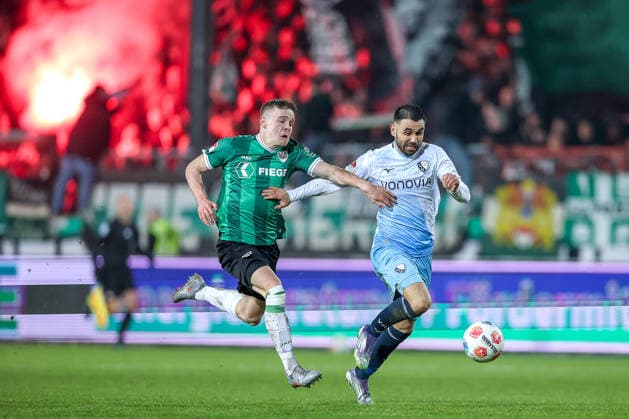 06 02 2025, Football, Preußen Münster VfL Bochum, 2 Fußball Bundesliga, Preußenstadion, 21 Matchday, Saison 2025 2026 Mikkel Kirkeskov Preussen Muenster 02 in duel against Gerrit Holtmann VfL Bochum 17 DFB regulations prohibit any use of photographs as image sequences and or quasi video Nordrhein Westfalen Germany