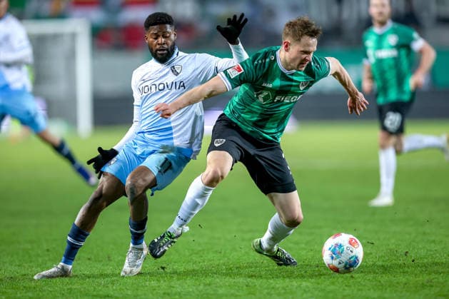 06 02 2025, Fußball, Preußen Münster VfL Bochum, 2 Fußball Bundesliga, Preußenstadion, 21 Spieltag, Saison 2025 2026 Paul Jaeckel Preussen Muenster 03 im Zweikampf gegen Moritz Broni Kwarteng VfL Bochum 11 DFB regulations prohibit any use of photographs as image sequences and or quasi video Nordrhein Westfalen Germany