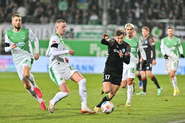 2 Bundesliga SpVgg Greuther Fürth 1 FC Magdeburg 06 02 2026 FUERTH, GERMANY 06 FEBRUARY in the duel Brynjar Ingo BJARNASON SpVgg Greuther Fürth 25 and Alexander NOLLENBERGER 1 FC Magdeburg 17 during the match between SpVgg Greuther Fürth and 1 FC Magdeburg on matchday 21 of the 2 Bundesliga at Sportpark Ronhof Thomas Sommer Copyright: xBEAUTIFULxSPORTS Goldbergx