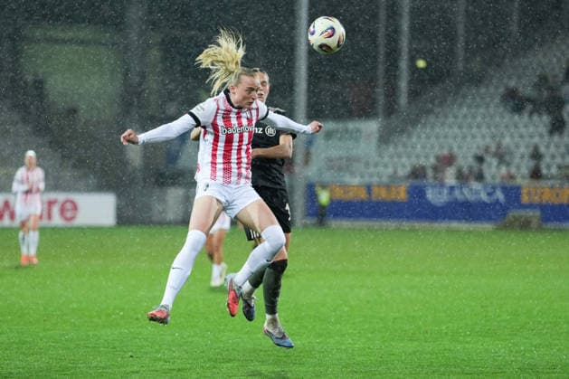Google Pixel Womens Bundesliga SC Freiburg vs FC Bayern Munich, 06 02 2026 Header duel between Luca Birkholz SC Freiburg, 23 and Stine Ballisager FC Bayern Munich, 3 Google Pixel Womens Bundesliga SC Freiburg vs FC Bayern Munich, Dreisamstadion, 06 02 2026 DFB DFL REGULATIONS PROHIBIT ANY USE OF PHOTOGRAPHS AS IMAGE SEQUENCES AND OR QUASI VIDEO Copyright: xBEAUTIFULxSPORTS Boscox