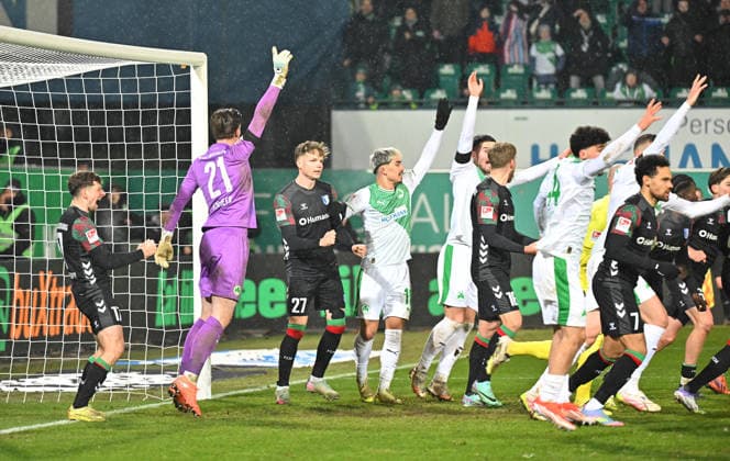 06 02 2026 Soccer Season 2025 2026 2 Soccer Bundesliga 21 Matchday SpVgg Greuther Fürth SGF Kleeblatt 1 FC Magdeburg FCM Sportfoto Zink MeZi xmexzix DFL regulations prohibit any use of photographs as image sequences and or quasi video only for editorial use Alexander Nollenberger 17, 1 FC Magdeburg FCM ballt Faust Fäuste Jubel Freude