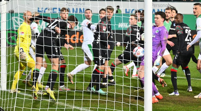 06 02 2026 Soccer Season 2025 2026 2 Soccer Bundesliga 21 Matchday SpVgg Greuther Fürth SGF Kleeblatt 1 FC Magdeburg FCM Sportfoto Zink xwoxzix DFL regulations prohibit any use of photographs as image sequences and or quasi video only for editorial use Timo Schlieck 21, SpVgg Greuther Fürth Chance Torchance in letzter Sekunde