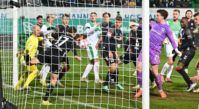 06 02 2026 Soccer Season 2025 2026 2 Soccer Bundesliga 21 Matchday SpVgg Greuther Fürth SGF Kleeblatt 1 FC Magdeburg FCM Sportfoto Zink xwoxzix DFL regulations prohibit any use of photographs as image sequences and or quasi video only for editorial use Timo Schlieck 21, SpVgg Greuther Fürth Chance Torchance in letzter Sekunde Dominik Reimann 1, 1 FC Magdeburg FCM Alexander Nollenberger 17, 1 FC Magdeburg FCM on the line