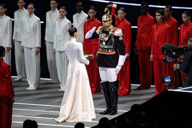 GIOCHI OLIMPICI - Olimpiadi Invernali Milano-Cortina 2026 - Opening Ceremony The model Vittoria Ceretti gives the italian flag to Corraziere cuirassiers during the Opening Ceremony of the Olympic Winter games, Winterspiele,Spiele, Summer games Milano-Cortina 2026 on February 06, 2026 at the Milano San Siro Olympic Stadium in Milan, Italy Cortina D Ampezzo Italy  Copyright: xIPAxSport ABACAx