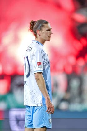 06 02 2025, Football, Preußen Münster VfL Bochum, 2 Fußball Bundesliga, Preußenstadion, 21 Matchday, Season 2025 2026 Noah Loosli VfL Bochum 20 disappointed Disappointment in front of the light of red pyrotechnics DFB regulations prohibit any use of photographs as image sequences and or quasi video North Rhine-Westphalia Germany