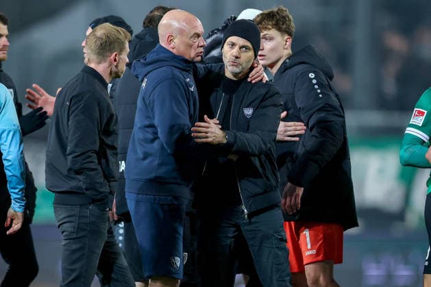 06 02 2025, Football, Preußen Münster VfL Bochum, 2 Fußball Bundesliga, Preußenstadion, 21 Spieltag, Saison 2025 2026 Head coach Uwe Rösler VfL Bochum hc next to head coach Alexander Ende Preussen Muenster hc after the 1 1 draw DFB regulations prohibit any use of photographs as image sequences and or quasi video Nordrhein Westfalen Germany