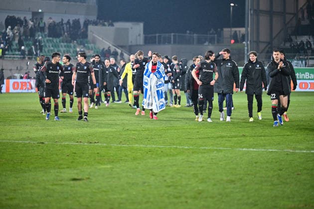 2 Bundesliga SpVgg Greuther Fürth 1 FC Magdeburg 06 02 2026 FUERTH, GERMANY 06 FEBRUARY The visitors players celebrate their 4 5 away win in Fürth together with the traveling fans after the match between SpVgg Greuther Fürth and 1 FC Magdeburg on matchday 21 of the 2 Bundesliga at Sportpark Ronhof Thomas Sommer Copyright: xBEAUTIFULxSPORTS Goldbergx