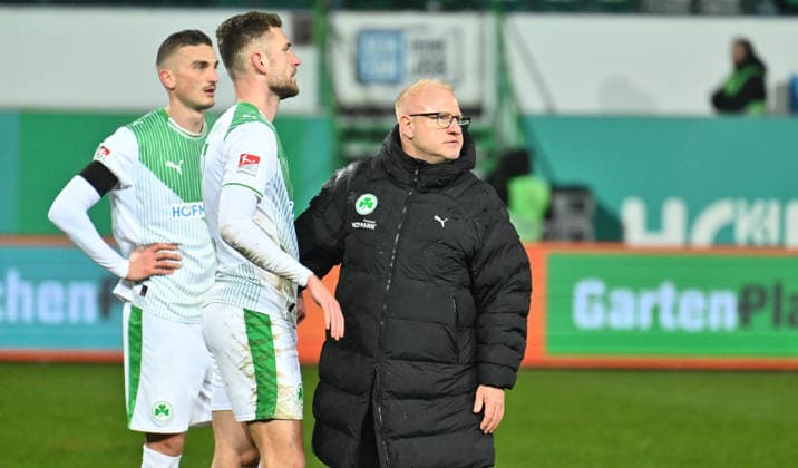 06 02 2026 Soccer Season 2025 2026 2 Soccer Bundesliga 21 Matchday SpVgg Greuther Fürth SGF Kleeblatt 1 FC Magdeburg FCM Sportfoto Zink xwoxzix DFL regulations prohibit any use of photographs as image sequences and or quasi video only for editorial use Philipp Ziereis 4, SpVgg Greuther Fürth Dennis Srbeny 7, SpVgg Greuther Fürth Heiko Vogel Trainer SpVgg Greuther Fürth disappointed Disappointment after the end of the match